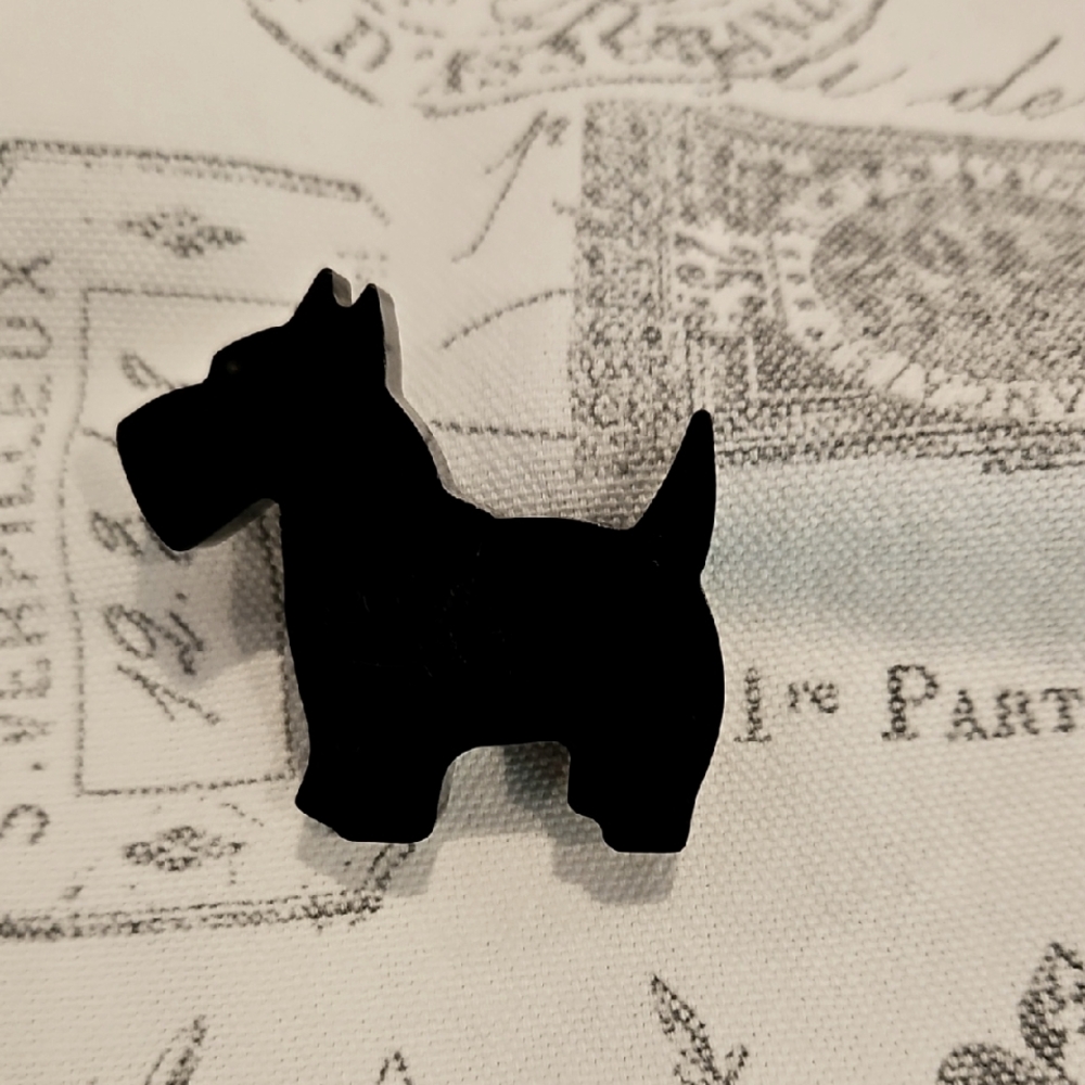 VINTAGE BLACK BAKELITE SCOTTIE DOG PIN